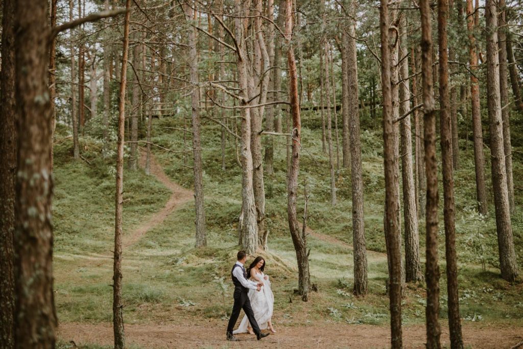 kāzas mežā, līgava
